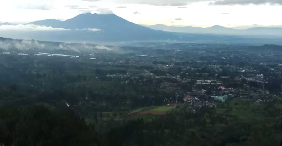Jakarta Tour: Paragliding Top Mountain & Tea Plantation