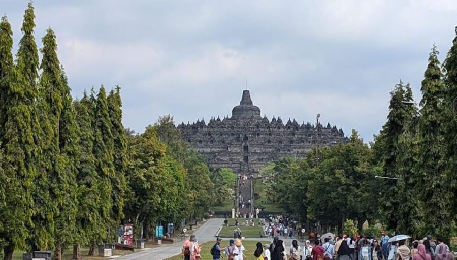 Kedung Kayang Waterfall & Borobudur Climb Include Ticket