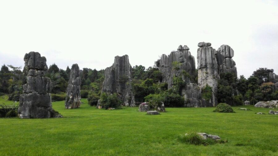 Kunming Day Trip to Stone Forest and Yuantong Monastery