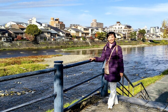 Kyoto Walking Tour: Buddhism, Art and Gardens - Discovering the Chishakuin Temple