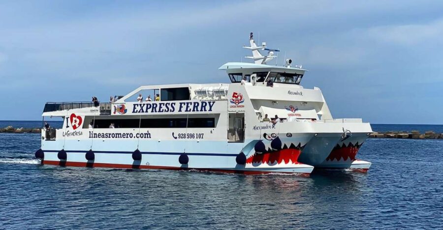 Lanzarote: Roundtrip Ferry Ticket to La Graciosa With Wi-Fi
