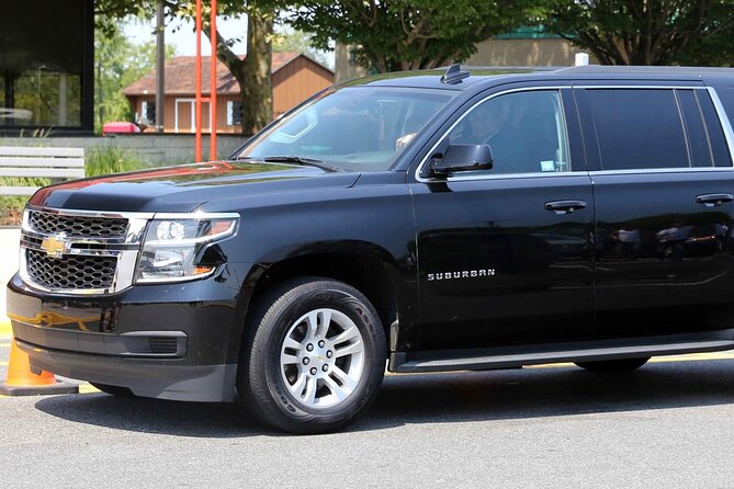 LGA: Private Transport From New York City to La Guardia Airport - Vehicle and Amenities