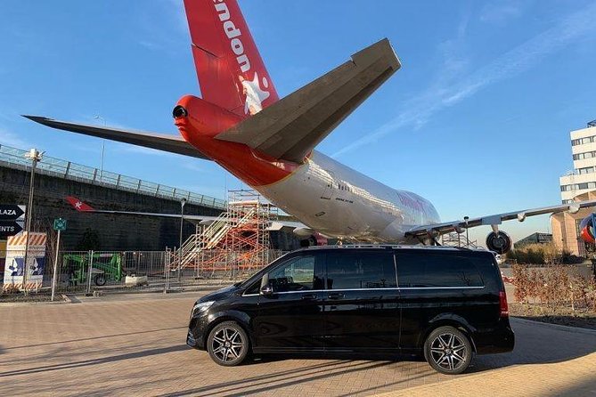 Luxury Transfer: Schiphol Airport to Amsterdam City - Meeting and Pickup