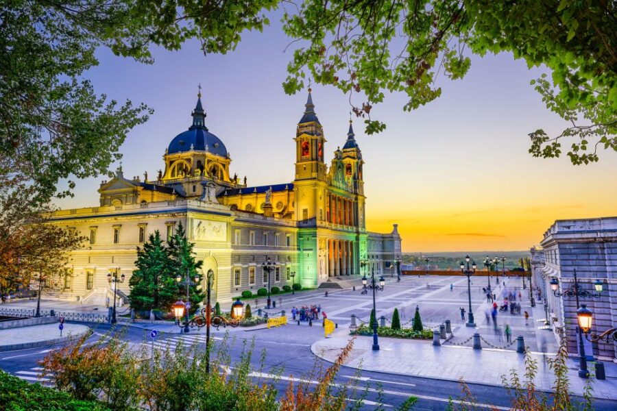Madrid: Royal Palace Guided Tour With Entry Ticket