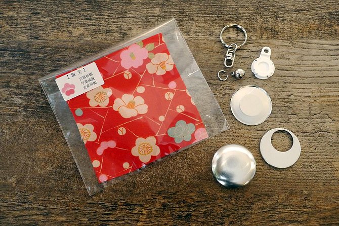 Make Unique Items With Kimono Fabric in a Café Kimono Fabric Keyring (38MM)
