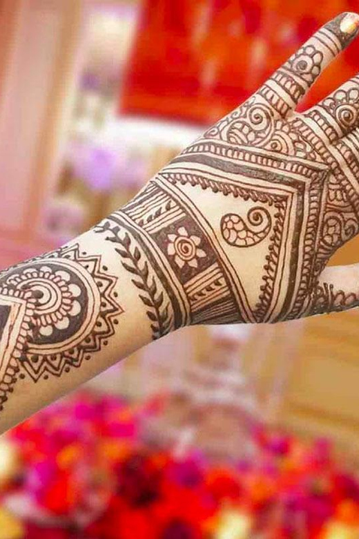 Marrakech: Henna Experience With Snacks and Transportation