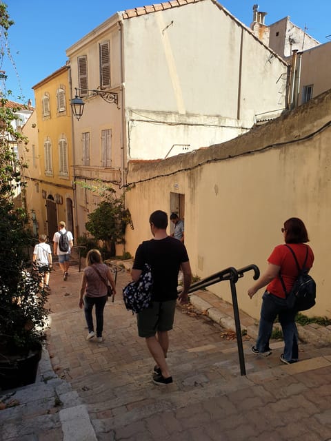 Marseille: VestigesOld Porthe Panierwith a Marseillais