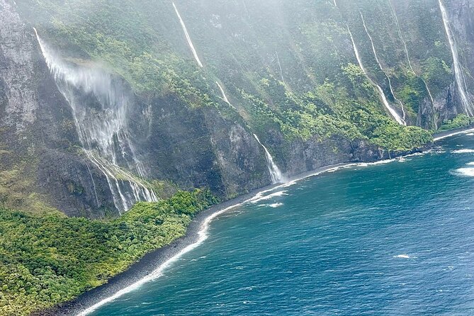 Maui *PRIVATE* Air Tour: Aquamarine & Emerald Dream: (2-5 People)