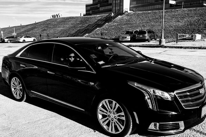 Meet and Greet Private Sedan Transfer From MDW to Downtown Chicago