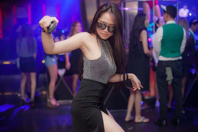 Miami: Party Cruise on Biscayne Bay With a DJ and Open Bar