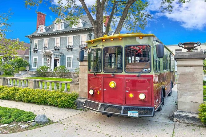 Narrated Scenic Trolley Tour in Minneapolis, Minnesota - Knowledgeable and Engaging Tour Guides