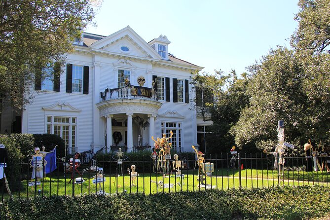 New Orleans Private City and Cemetery Tour – Up to 24 Passengers