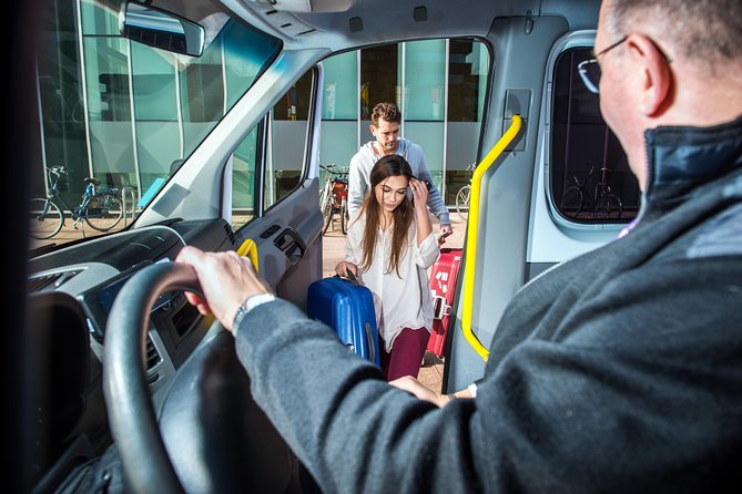 New York LaGuardia (LGA) Arrival Transfer Review - Waiting Time and Accessibility