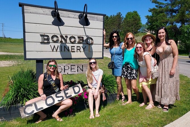NON BUS 4 Winery Traverse City Wine Tour on Old Mission Peninsula