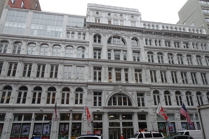 NYC Chelsea Self-Guided Walking Tour & Scavenger Hunt