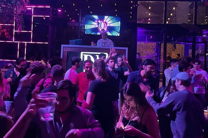 NYC Pub Crawl With Rooftop Clubbing Experience - Booking and Pricing