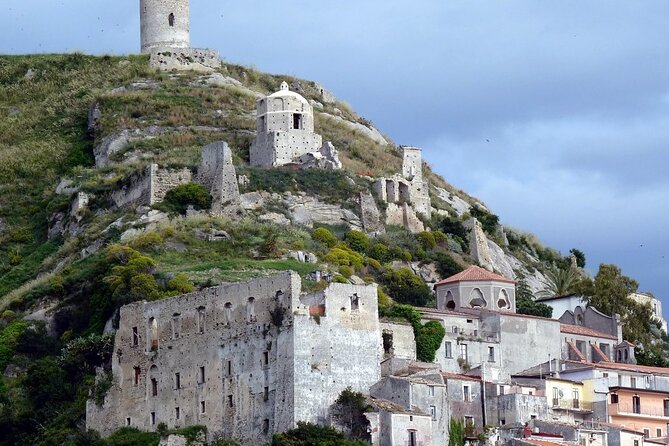 One Day Walking Tour of the Tyrrhenian Sea With Lunch