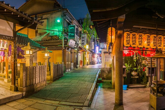 Osaka Nightlife Adventure: Bar Hopping, Shopping and Sightseeing