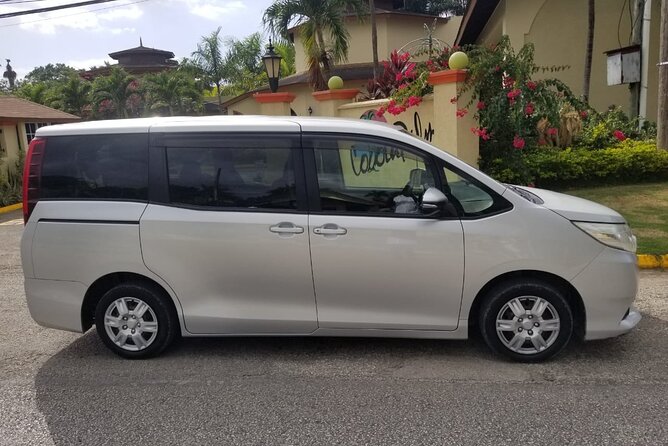 Private Airport Transfer to Tryall Club Resort