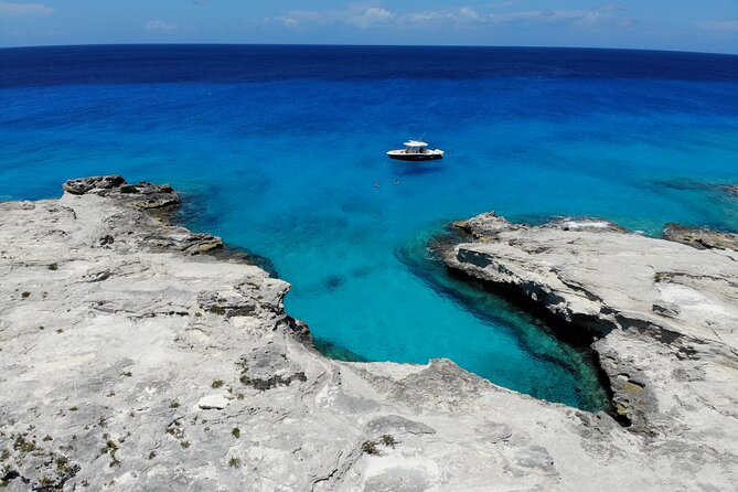 Private and Customizable Half Day Boat Experience to Caicos Cays
