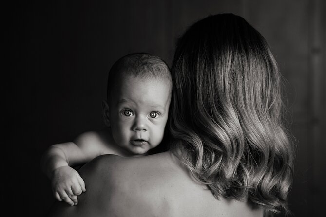 Private Experience Family Photoshooting in Budapest Studio - Pricing and Inclusions