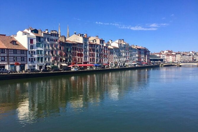 Private Guided Tour of Bayonne With a Licesend Guide.