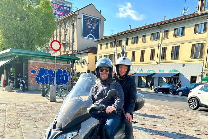 Private Guided Vespa Tour for Couple and Friends in Milan