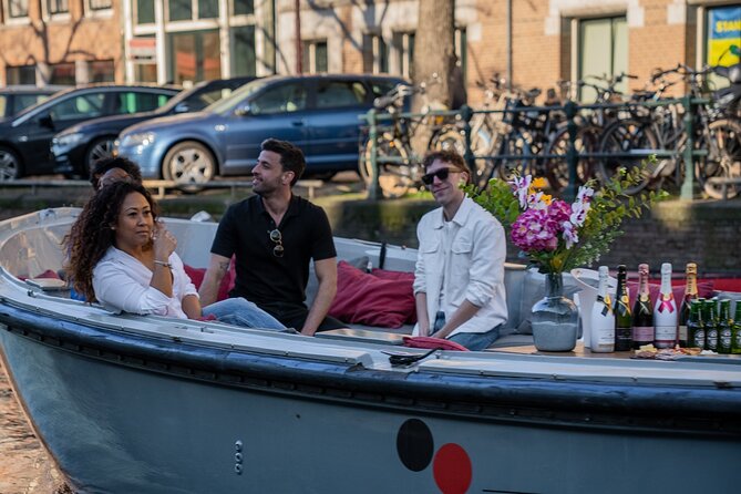 Private Luxury Cruise With Pizza and Drinks in Amsterdam