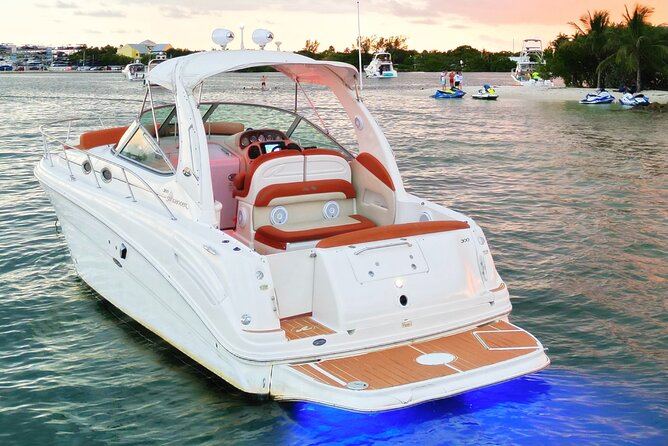 Private Miami Boat Tours With a Captain in a 33′ Sundancer