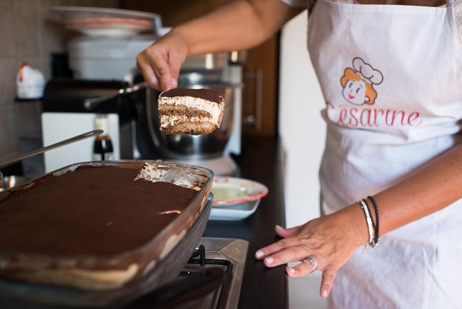 Private Pizza & Tiramisu Class at a Cesarinas Home With Tasting in Capri