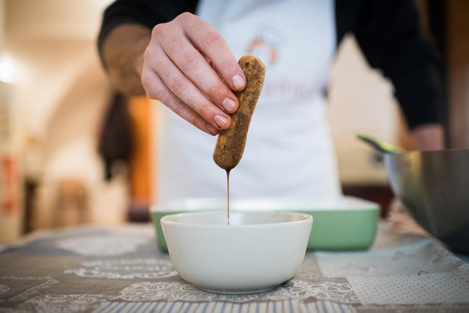 Private Pizza & Tiramisu Class at a Cesarinas Home With Tasting in Ostuni