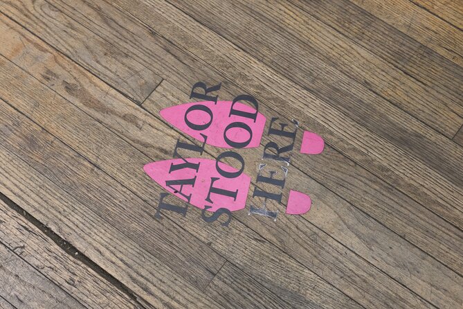 Private Taylor Swift Hotspots Walking Tour