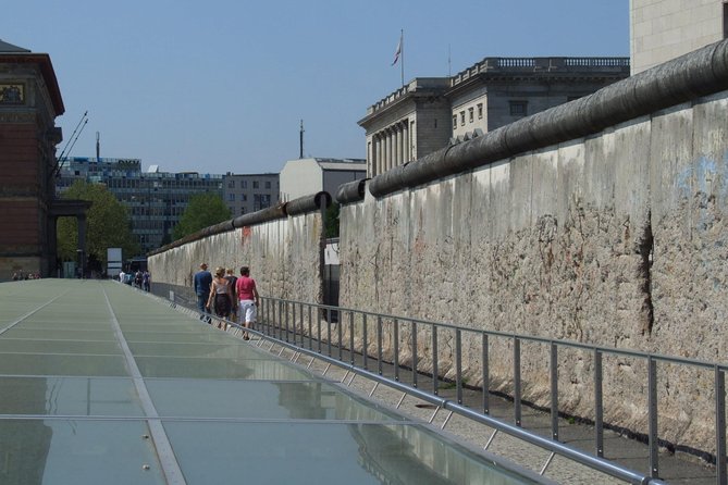 Private Tour: Behind the Berlin Wall & Berlin in the Cold War