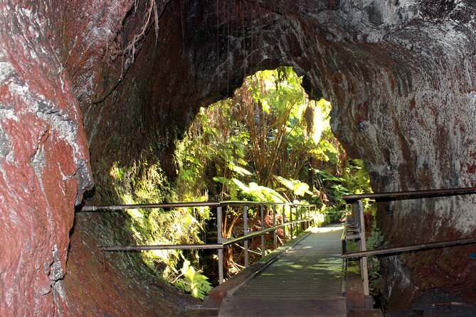 Private Tour: Experience Active Kilauea Volcano & Hilo Rainbow Falls