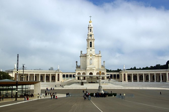 Private Transfer From Lisbon Hotel to Oporto With Stop in Fatima