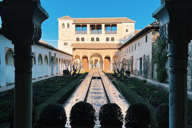 Private Transfer From/To Seville To/From Malaga & Stop Alhambra