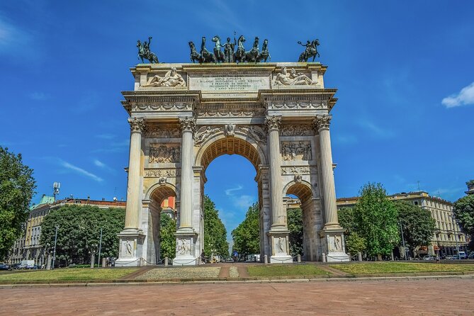 Private Transfer From Venice to Milan With a 2 Hour Stop - Overview of the Private Transfer