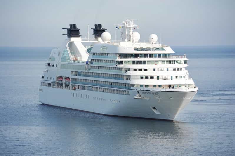 Private Transfer: Heathrow to Southampton Port + London Tour