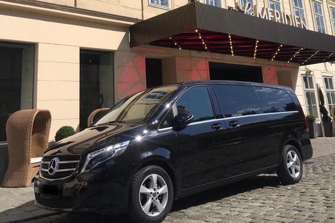 Private Transfer Prague to Vilshofen With Stop in Cesky Krumlov