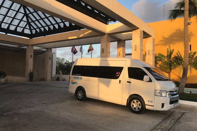 Private Transfer Punta Cana Area (1 to 4pax) Toyota Hiace (Price per Way)
