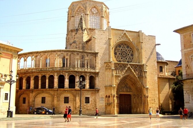 Private Transfer: Valencia to VLC Airport in Business Car - Service Overview