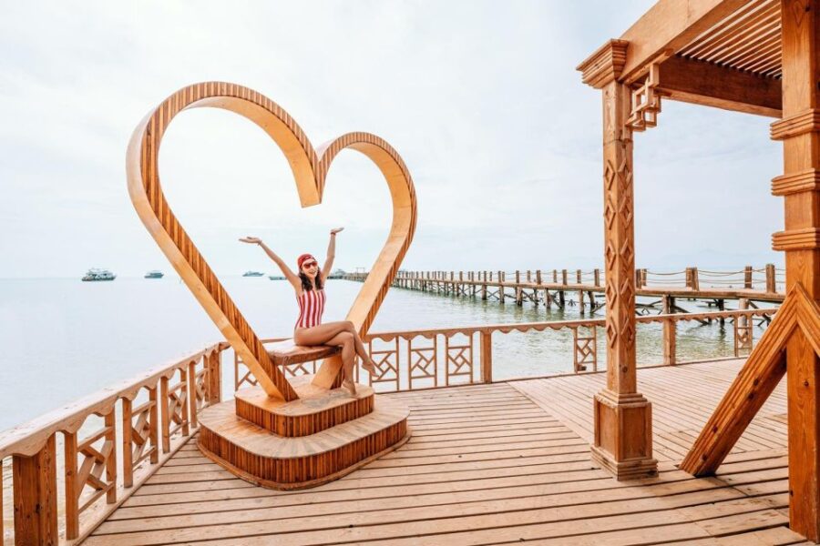 Sahl Hasheesh: Orange Island Trip With Snorkel & Parasailing