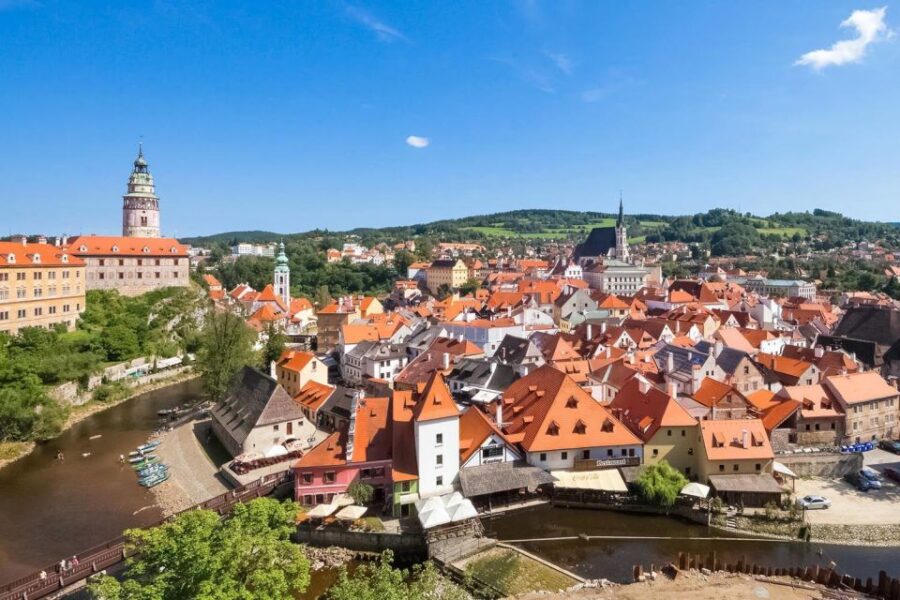 Salzburg: Private One-Way Transfer to Cesky Krumlov