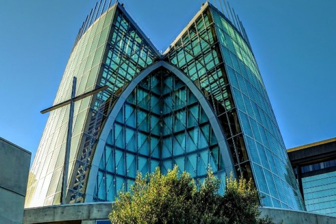 Self-Guided Scavenger Hunt: Oakland Charms