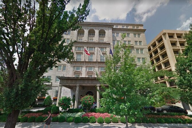 Self-Guided Scavenger Hunt: The Ghost Hunt of Washington D.C.