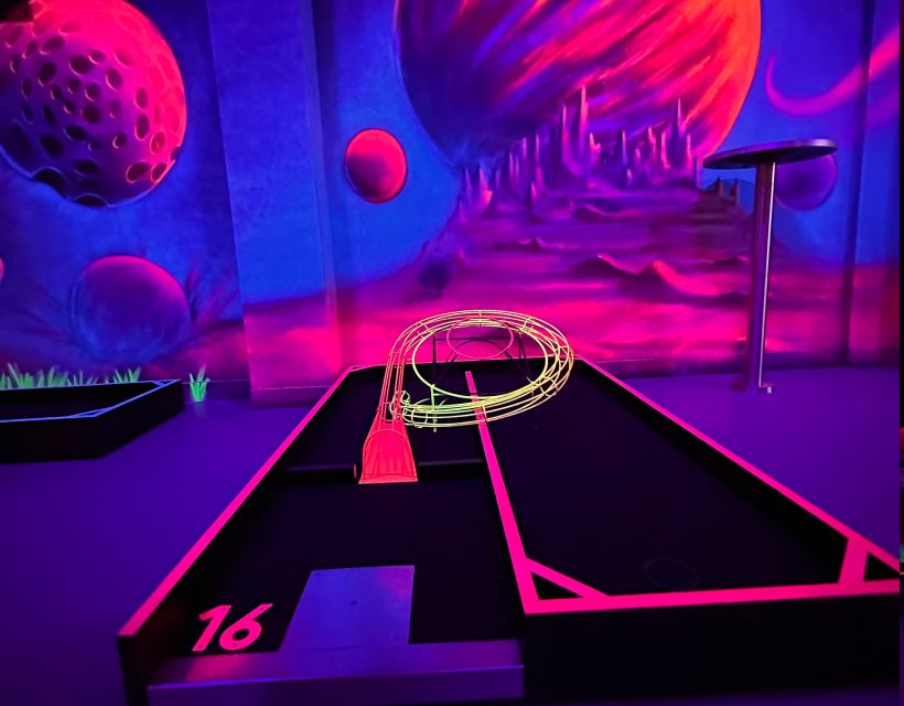 Seville: Indoor UV 18 Hole Minigolf Experience