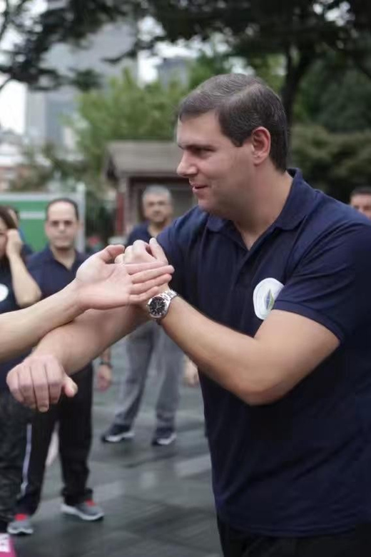 Shanghai:Wing Chun Kung Fu in Shanghais Beautiful Park