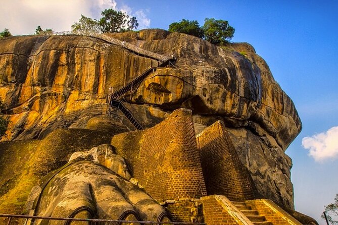 Sigiriya Rock & Cave Temple Review