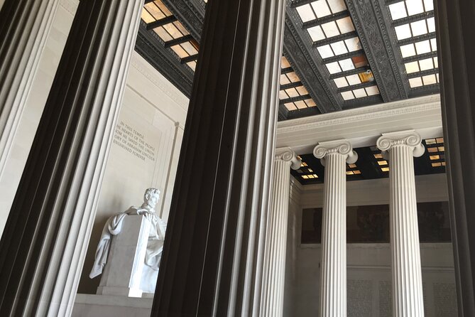 Small-Group Cherry Blossoms and Monuments Walking Tour