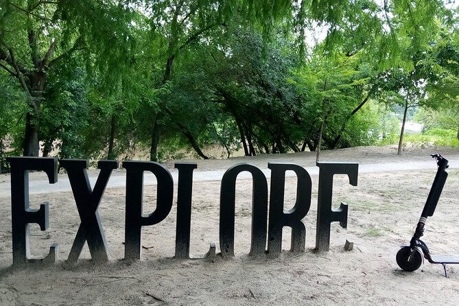 Small-Group Interactive E-Scooter MORNING Tour in Buffalo Bayou Park